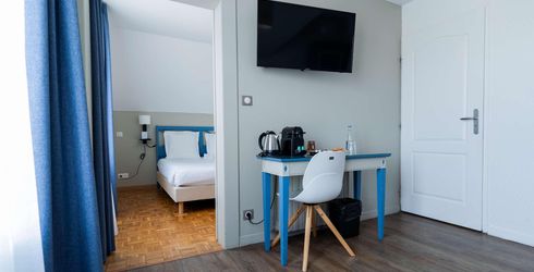 hotel room image