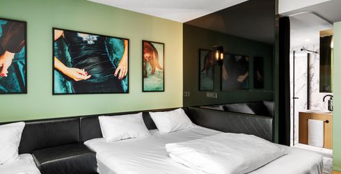 hotel room image