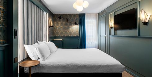 hotel room image