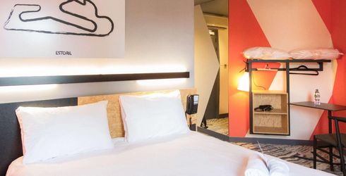 hotel room image