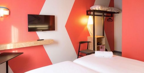 hotel room image