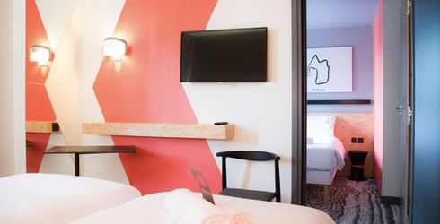 hotel room image