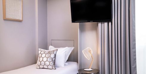 hotel room image