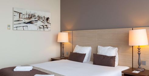 hotel room image