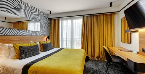 hotel room image