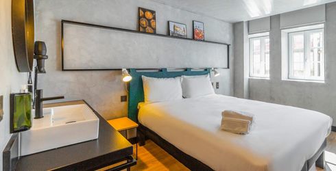 hotel room image