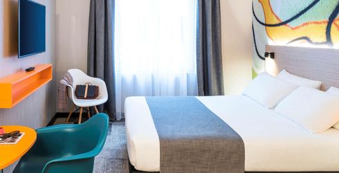 hotel room image