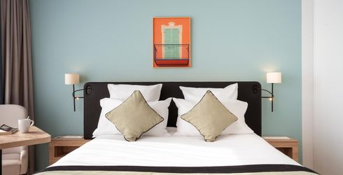 hotel room image