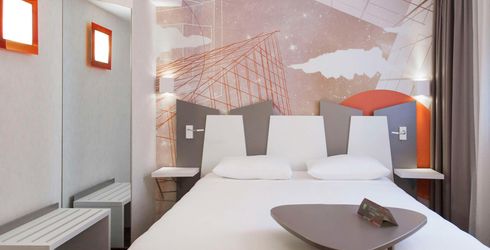 hotel room image