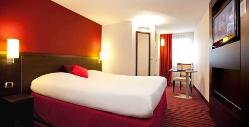 hotel room image