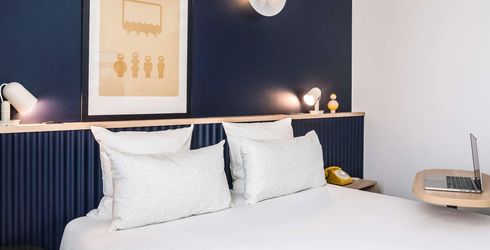 hotel room image