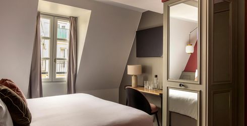 hotel room image