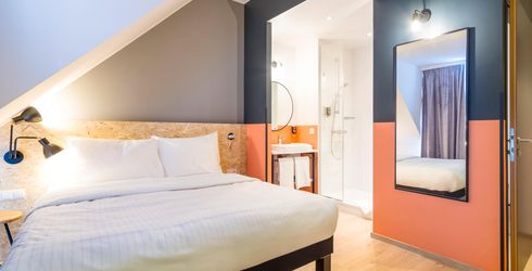 hotel room image