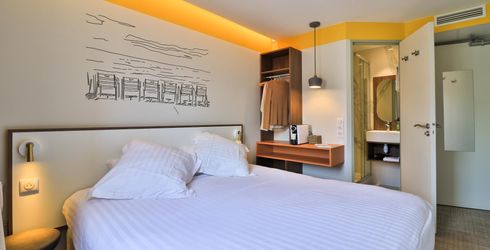 hotel room image