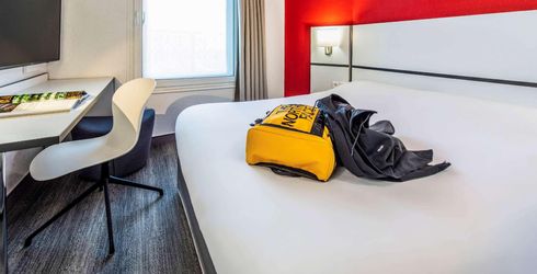 hotel room image