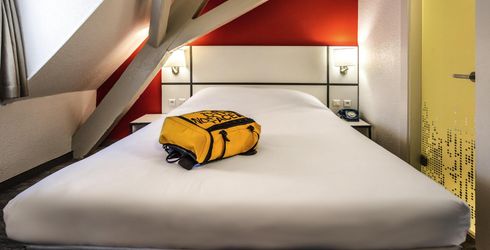 hotel room image