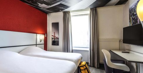 hotel room image