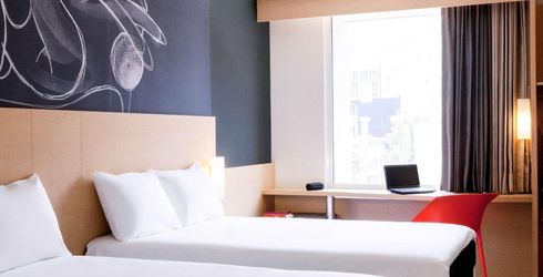 hotel room image