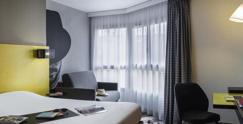 hotel room image