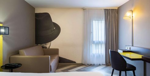 hotel room image