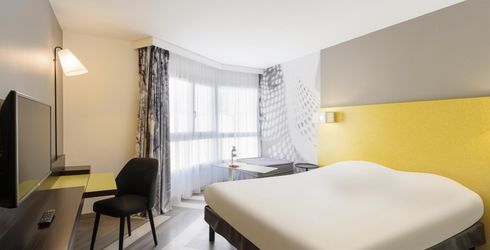 hotel room image