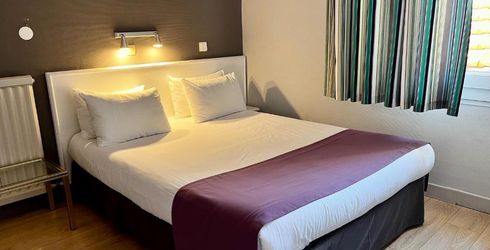 hotel room image
