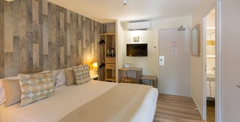 hotel room image
