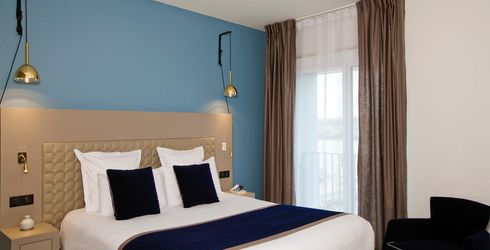 hotel room image