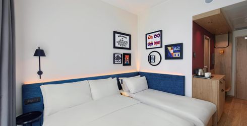 hotel room image