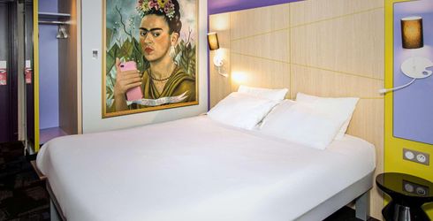 hotel room image