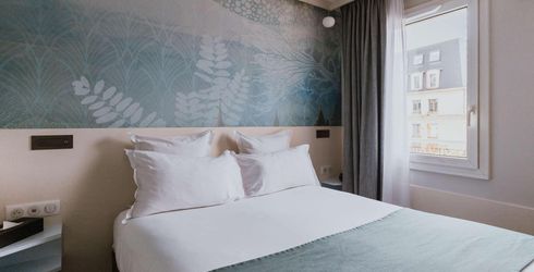 hotel room image