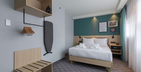 hotel room image
