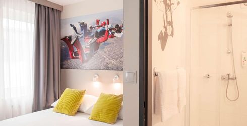 hotel room image