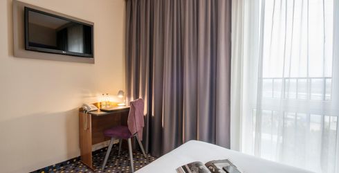 hotel room image