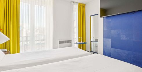 hotel room image