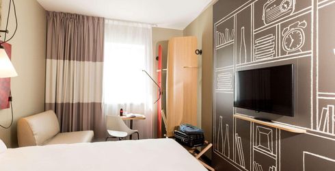 hotel room image