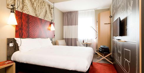 hotel room image