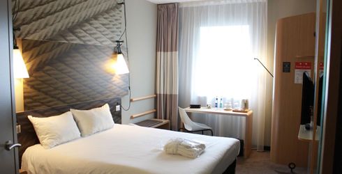 hotel room image
