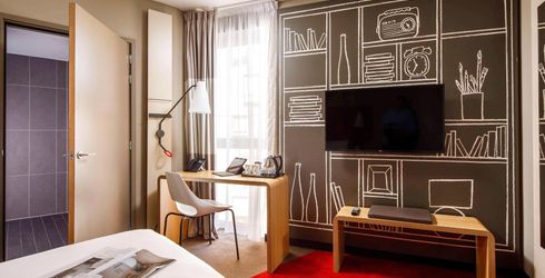 hotel room image