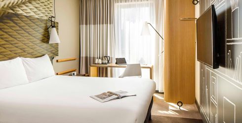 hotel room image