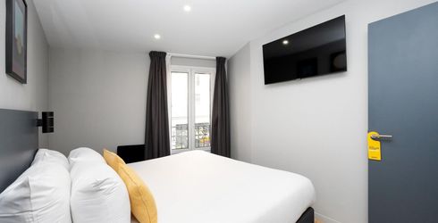 hotel room image
