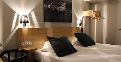 hotel room image