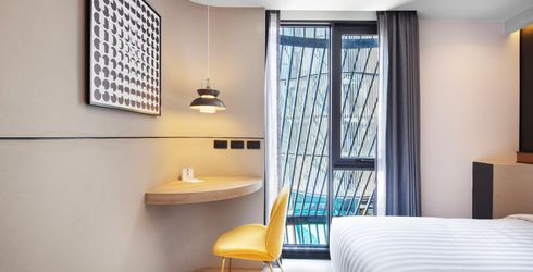 hotel room image