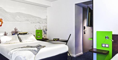 hotel room image