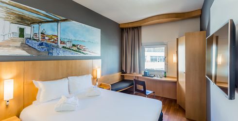 hotel room image
