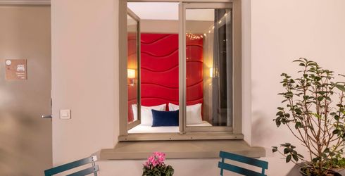 hotel room image