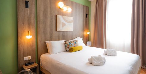 hotel room image