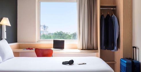 hotel room image