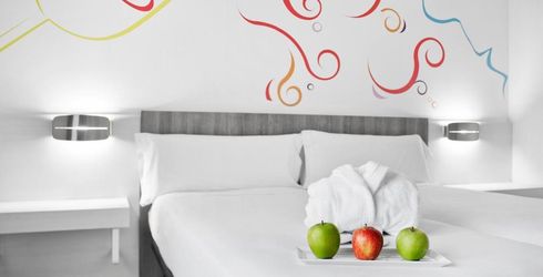 hotel room image
