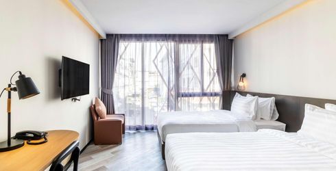 hotel room image